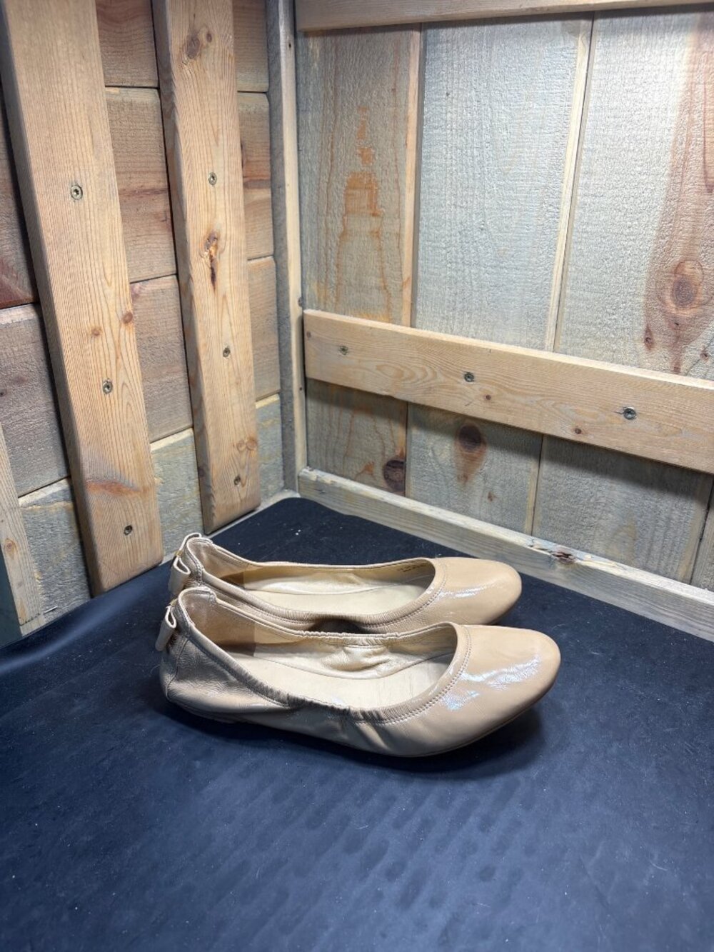 Cole Haan Womens Shoes Code D41381 Beige Patent Leather Flats US 8.5B, EU 39 - Picture 2 of 9
